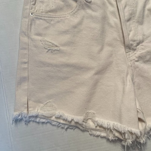 NWT We The Free Women's Bright White Distressed Cut-Off Jean Shorts Size 31 - Picture 6 of 9